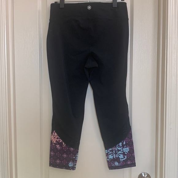 Gaiam Capri Legging Black and Purple Boho Print Mesh Size M - Picture 7 of 9